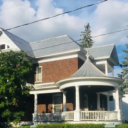 Le Petit Château Montebello B&B-2