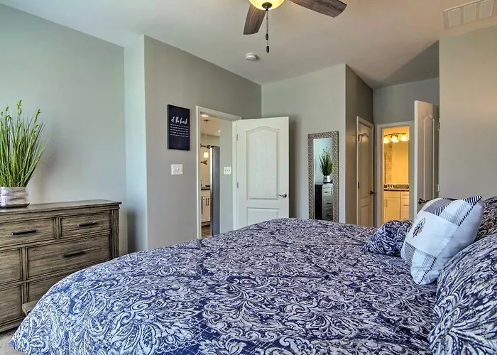 Sunny End-Unit Townhome-Steps To Resort Amenities!