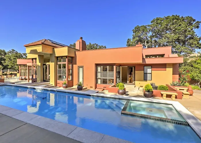 Chic California Escape W/ Pool, Hot Tub & Patio!