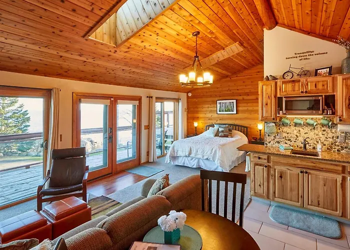 Cozy Schroeder Studio W/ Deck On Lake Superior