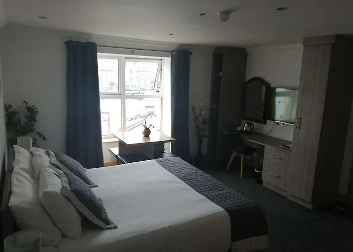 Reveller Bar Lodgings