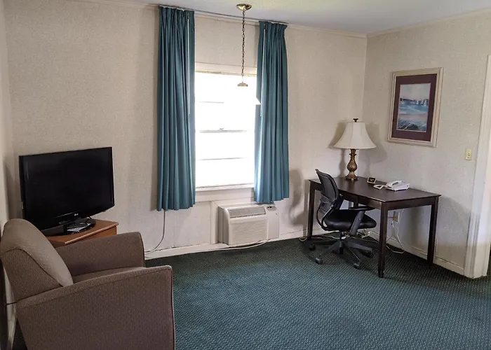 Azalea Inn & Suites