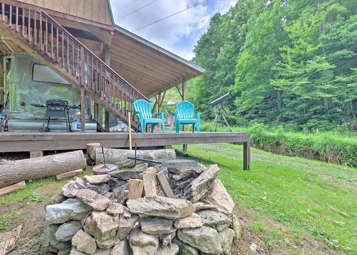 Converted Trailer W/ Furnished Deck In Marshall!