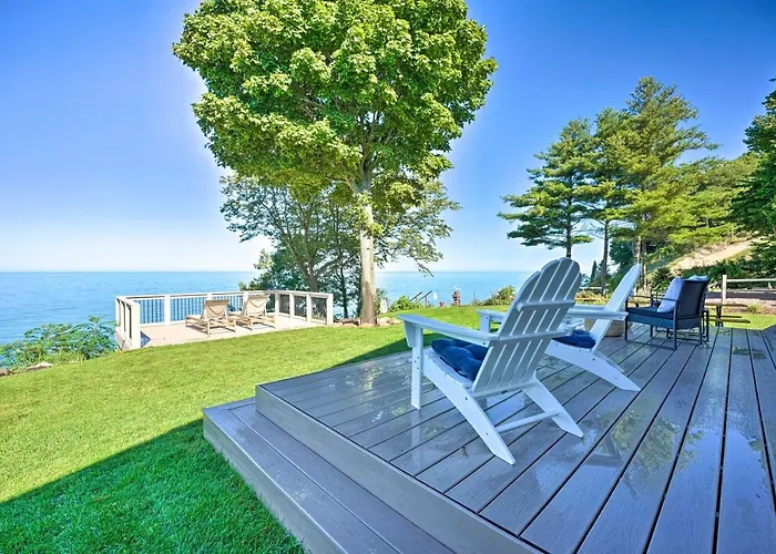 Modern Lake Michigan Home With 3 Lakefront Decks!