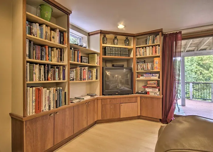 Harpers Ferry Apartment W/ Private Pool & Hot Tub!