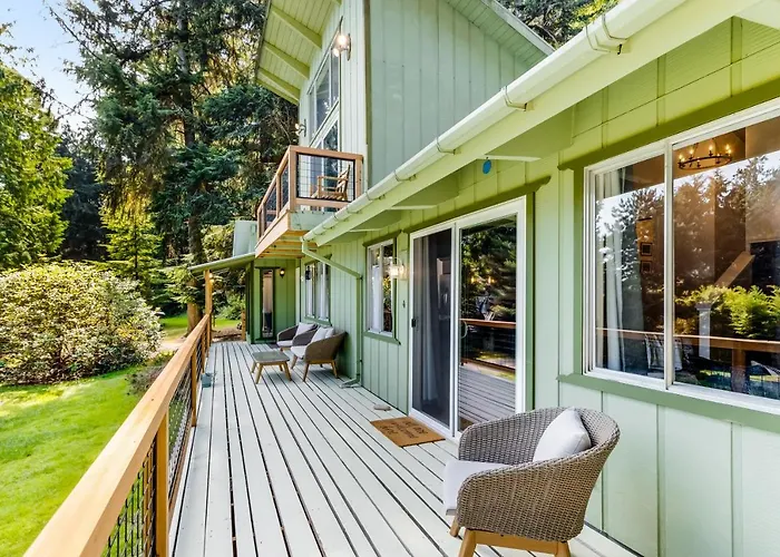 Tall Cedars Cabin By The Water