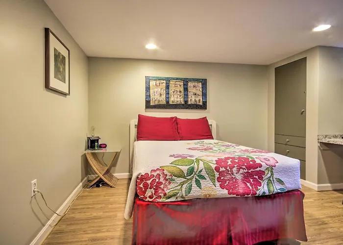 Harpers Ferry Apartment W/ Private Pool & Hot Tub!