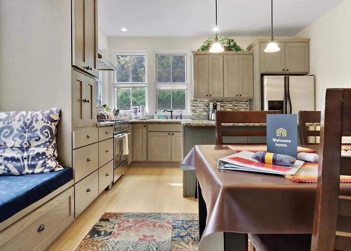 3 Bed 3 Bath Vacation Home In Eastsound