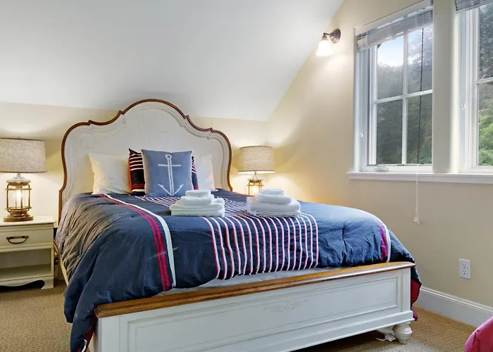 3 Bed 3 Bath Vacation Home In Eastsound