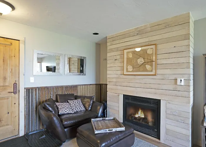 Ridgecrest 202 Condo