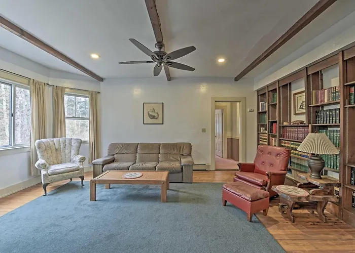 Easy Access To Beaches: Vineyard Haven House