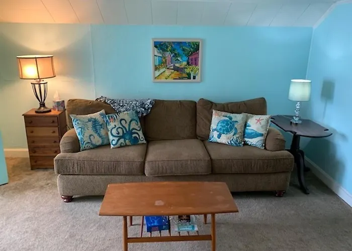 Rustic Rooftop Delight - Bay Front Apts