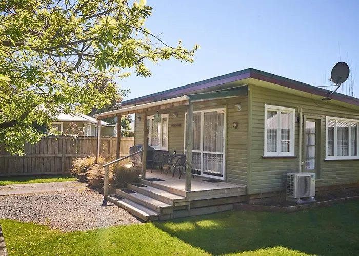 Accommodation Fiordland The Bach - One Bedroom Cottage At 226B Milford Road