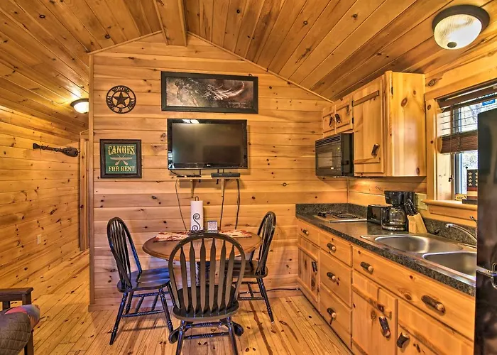 Rural Cabin Hideaway W/ Fire Pit & Mtn Views!