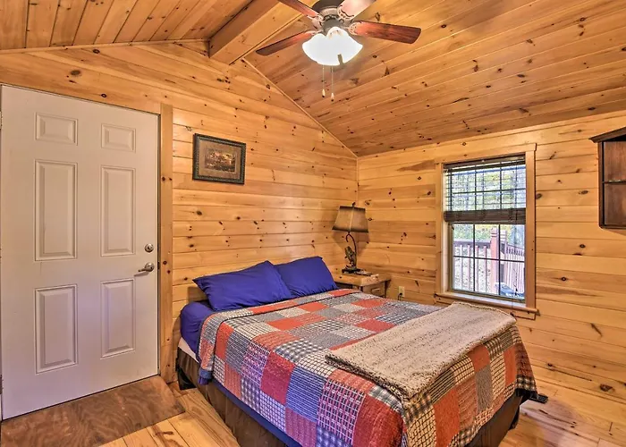 Rural Cabin Hideaway W/ Fire Pit & Mtn Views!