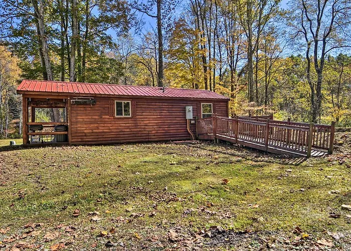 Rural Cabin Hideaway W/ Fire Pit & Mtn Views!