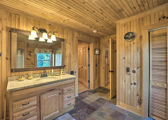 Game Room + Mtn Views! Family Blue Ridge Retreat