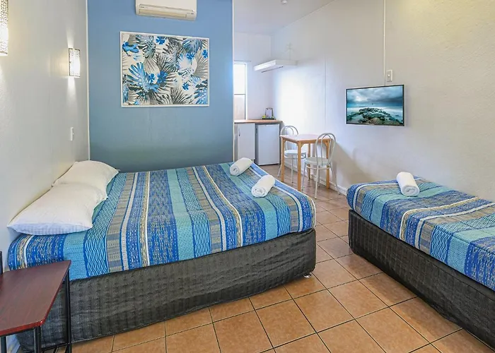 Cool Palms Motel
