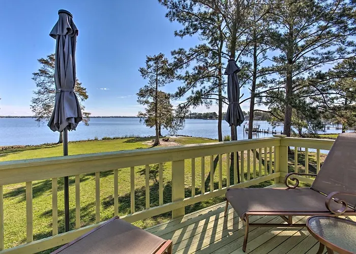 Riverfront New Bern House: Gourmet Kitchen & View!