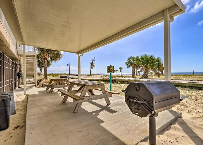 Sunny Beachfront Biloxi Condo W/ Resort Amenities!