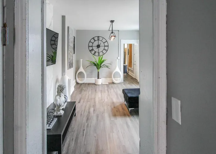 ☆☆ Modern Coed Dorm In Reading ☆☆