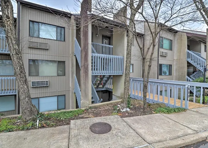 4 Mi To Lake: Unit W/ Pool Access In Fairfield Bay