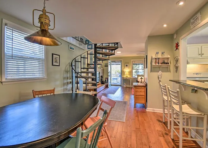 Classic Chesapeake Beachside Cottage W/ Porch!