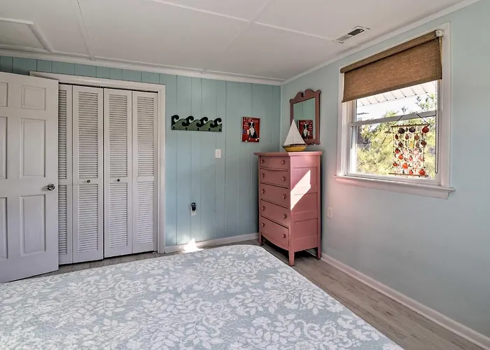 Classic Chesapeake Beachside Cottage W/ Porch!