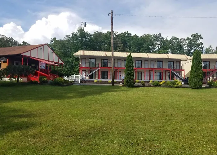 Econo Lodge Inn & Suites Lake Harmony - Pocono Mountains Area