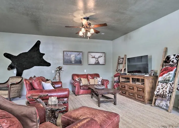 Fire Pit + Game Room: Heber-Overgaard Cabin!