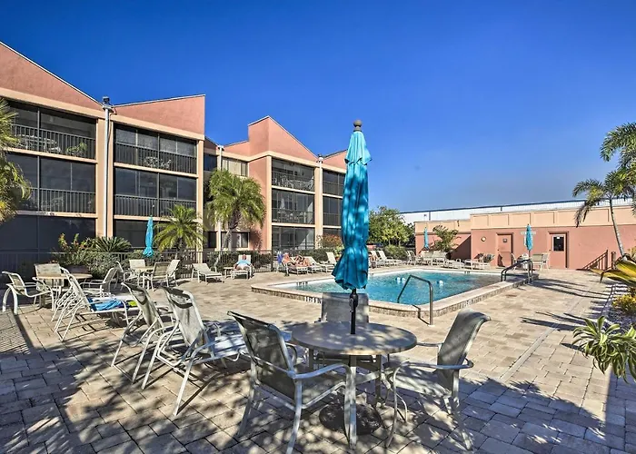 Burnt Store Marina Condo: Boat, Swim, Golf!