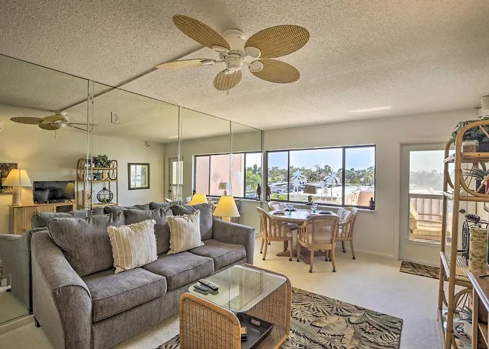 Burnt Store Marina Condo: Boat, Swim, Golf!