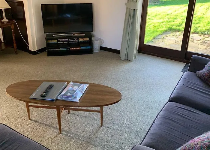 Hayloft Cottage - Dog Friendly With Private Garden