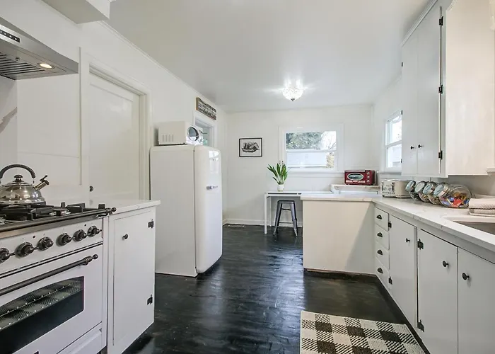 North Bend Downtown Cottage
