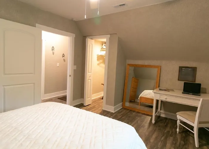 Rustic Downtown Market Street Apartment