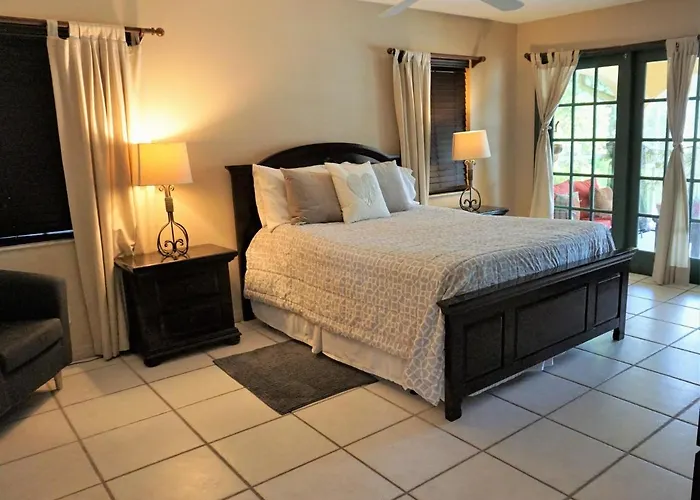 Jupiter Waterfalls - Newly Updated - Tiki Hut, Fire Pit, Kitchen, Pool Heater And More