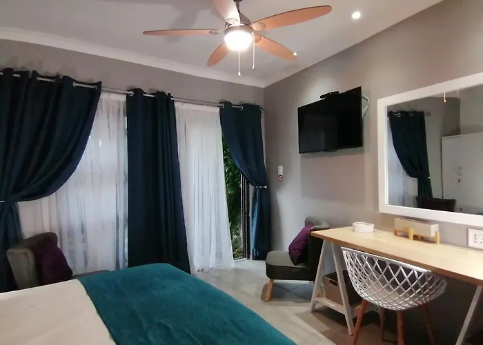 Roxy'S Rest Guest House
