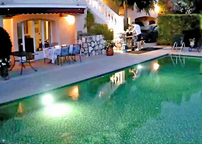 Luxury Pool Apartment At Villa Seburga