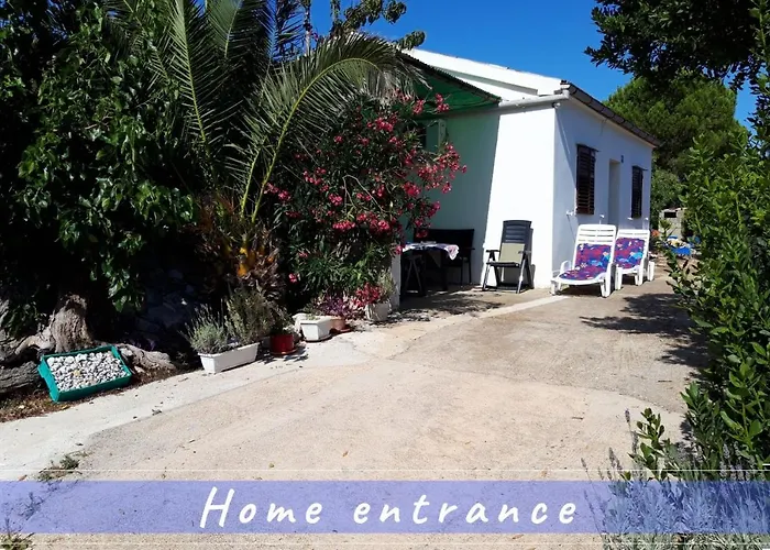 Near The Sea Vacation Home Parja