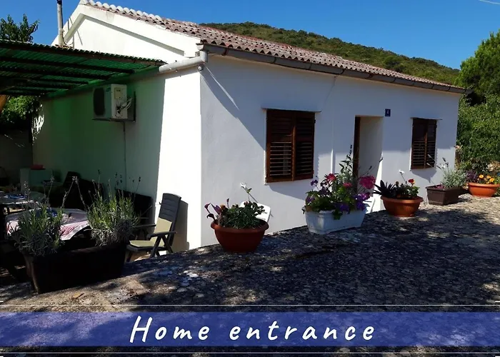 Near The Sea Vacation Home Parja