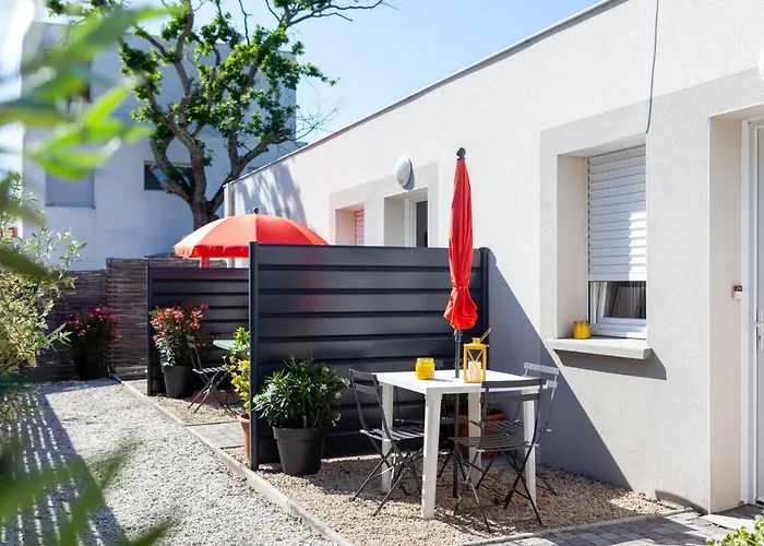 La Residence Salamandre: Beachside Studios for Couples & Families in Saint-Marc-Sur-Mer