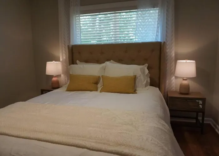 Beautiful & Large Newly Renovated 5 Bedroom House.