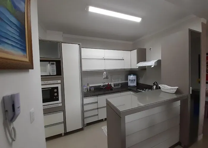 Lindo apto de 3 quartos, a 100m da praia, com ar-condicionado em todos os ambientes