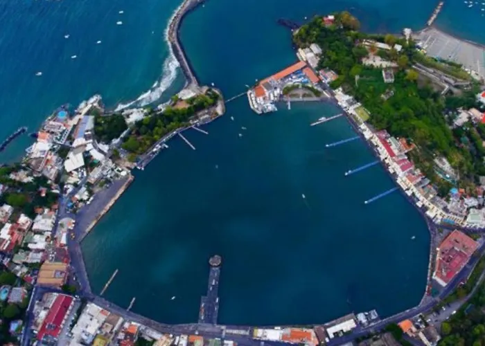 Un Angolo Di Mare...Nel Centro Di Ischia!