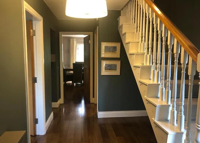 Cromwells Court