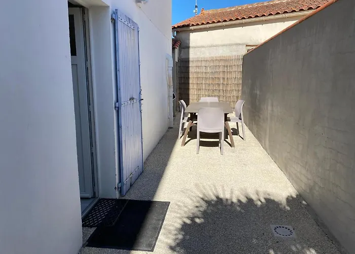 Centre Chatelaillon Grand T2** Avec Cour 100Mplage