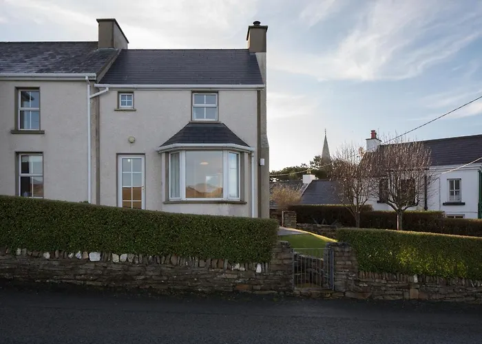 Dunfanaghy - Sea Views- In Village - Parking