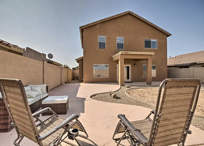 Maricopa Home W/ Outdoor Seating, 2 Mi To Golf!