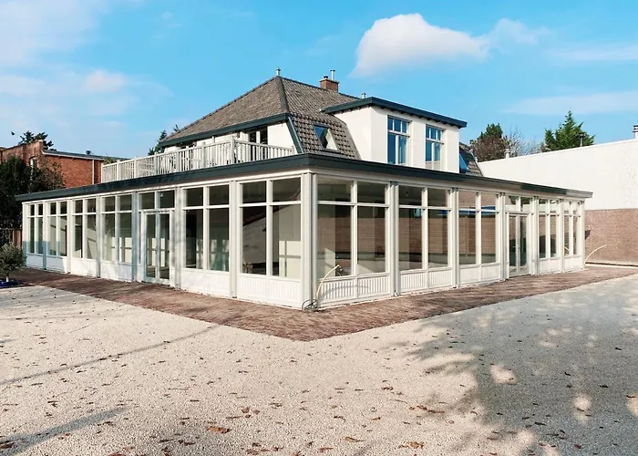 Luxurious Historical Loft Close To The Beach!