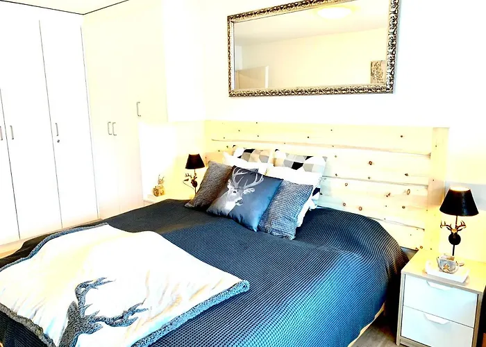 Fewo Bolgen: Central Jakobshorn Apartment with Ski Amenities